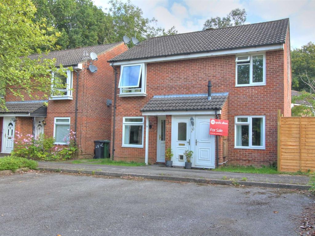 2 bed maisonette for sale in Wellbrooke Gardens, South Millers Dale, Chandlers Ford SO53, £230,000