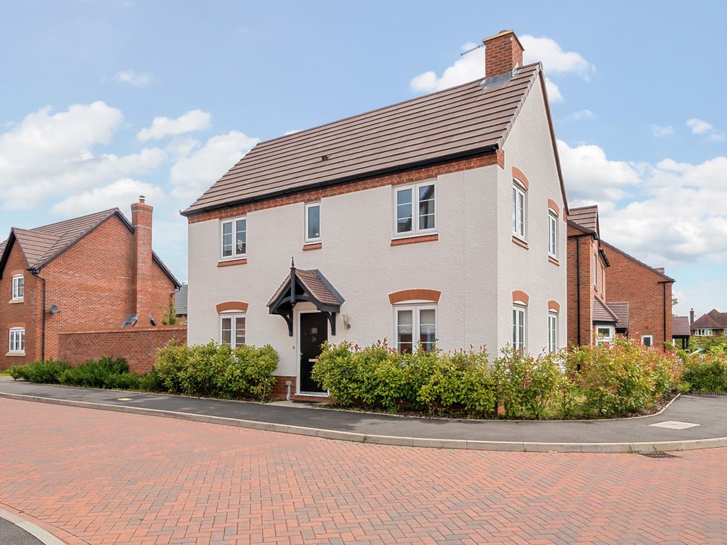3 bed detached house for sale in Parker Close, Pinvin, Worcestershire WR10, £325,000