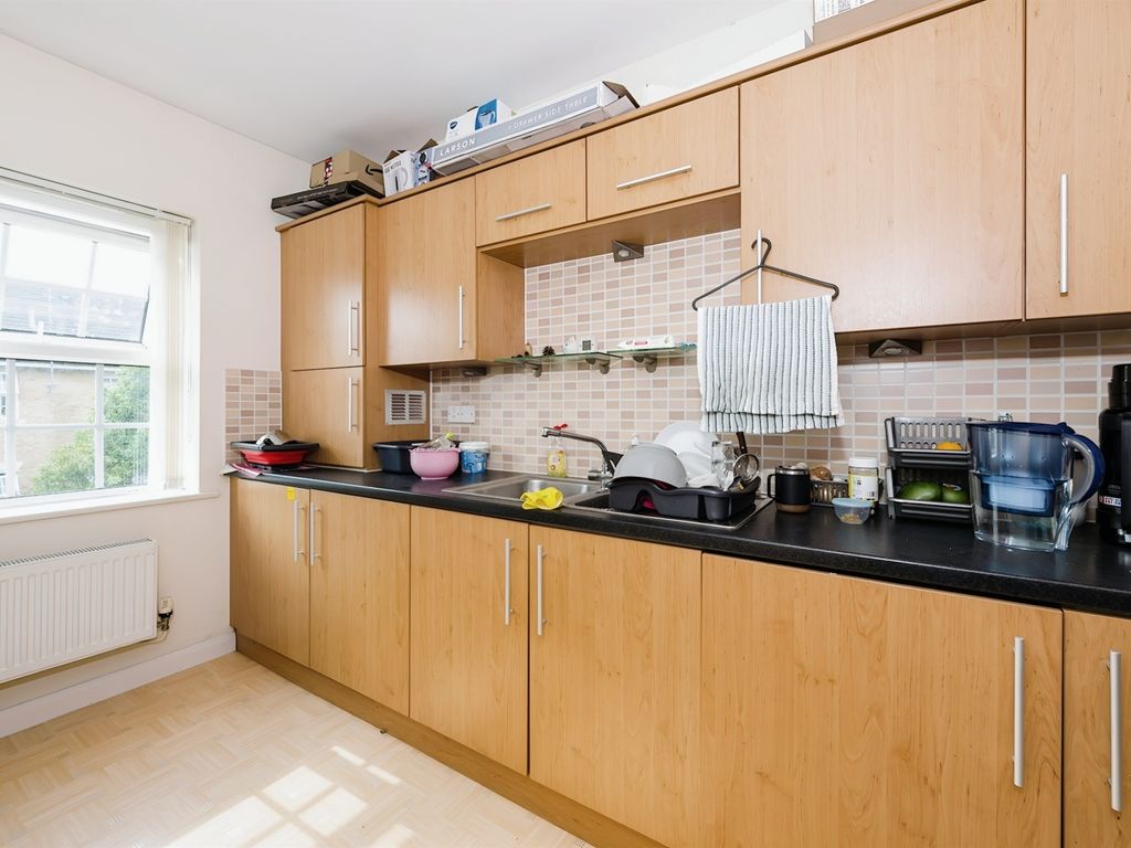 2 bed flat for sale in Lion Court, Northampton NN4, £170,000