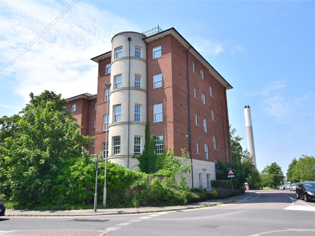 2 bed flat for sale in Mayhill Way, Gloucester, Gloucestershire GL1, £160,000