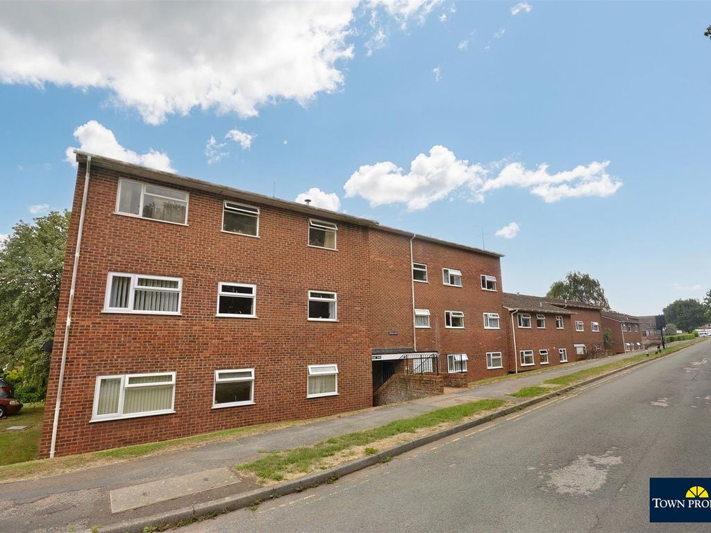 1 bed flat for sale in Black Path, Polegate BN26, £154,950