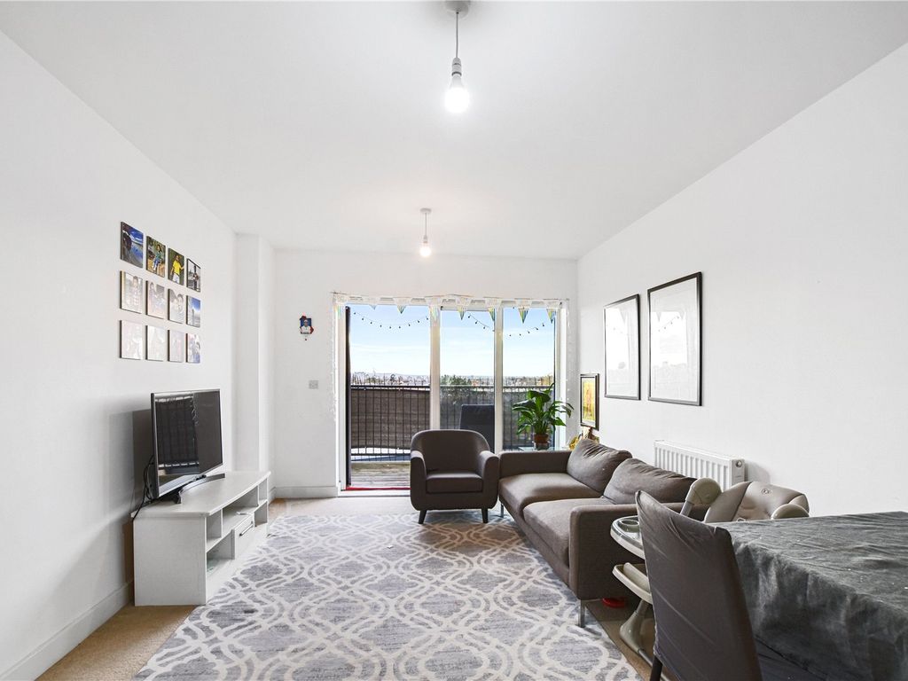 1 bed flat for sale in The Point, Gants Hills IG2, £300,000