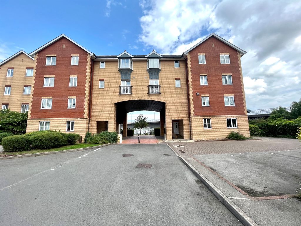 2 bed flat for sale in Campbell Drive, Cardiff CF11, £140,000