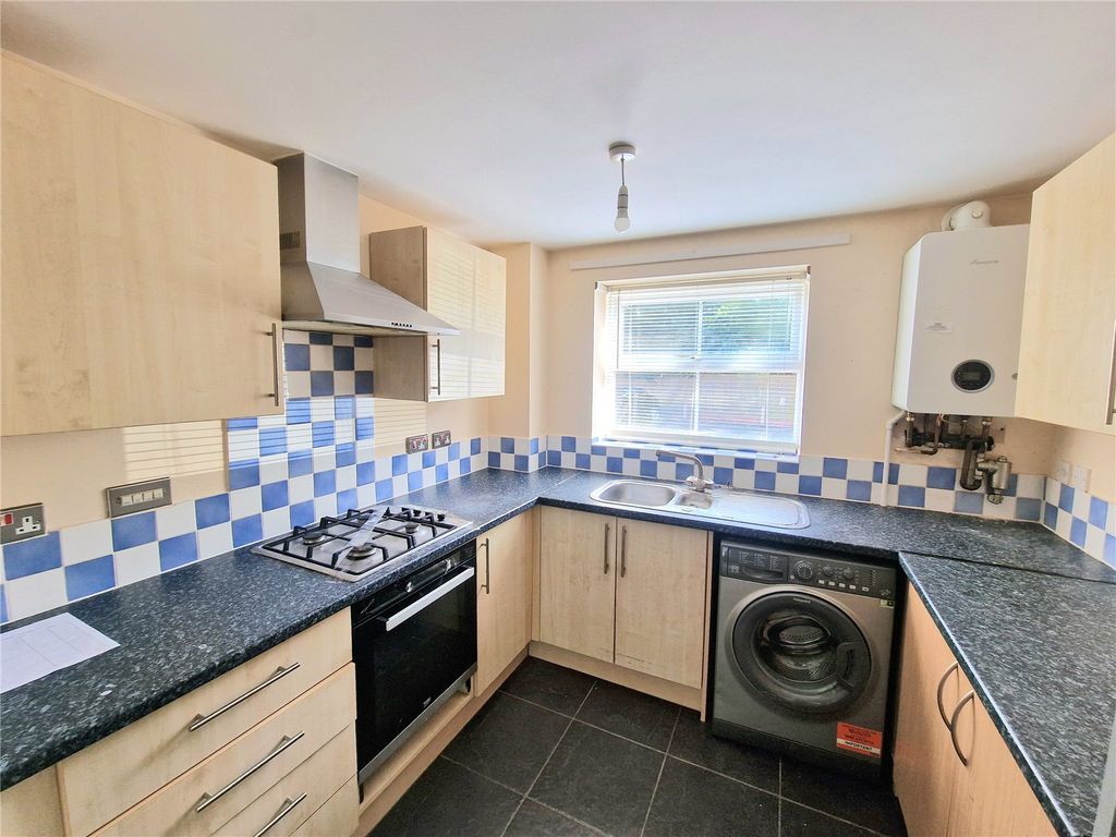 2 bed flat for sale in Brandwood Crescent, Birmingham B30, £135,000