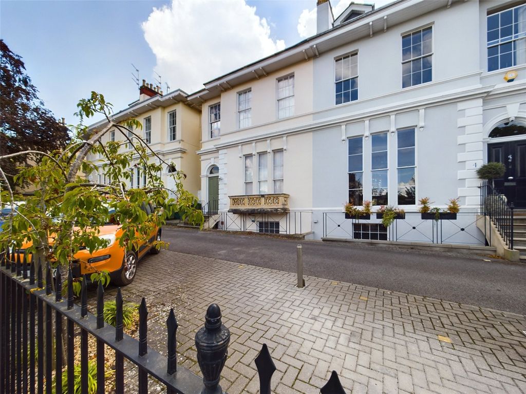 1 bed flat for sale in Malvern Place, Cheltenham, Gloucestershire GL50, £150,000