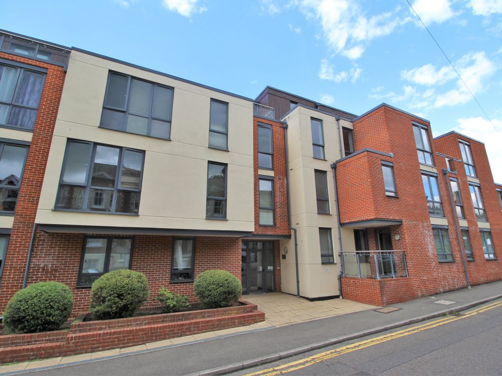 1 bed flat for sale in Martyr Road, Guildford GU1, £295,000