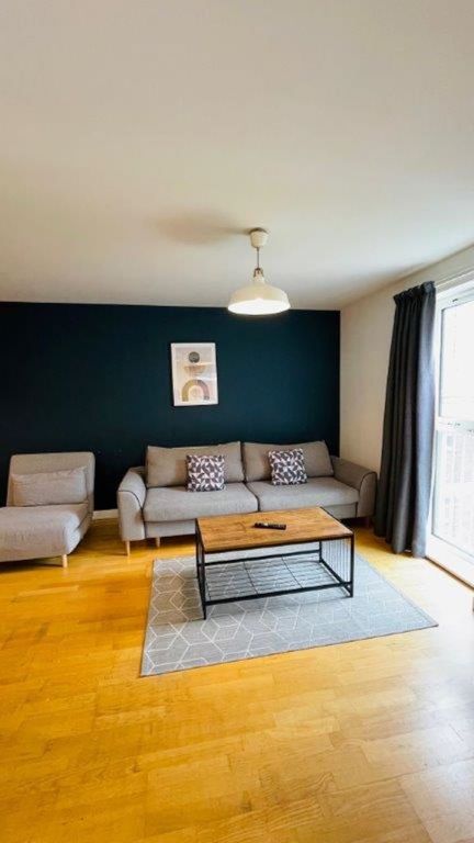 2 bed flat for sale in Wellesley Terrace, London N1, £162,500