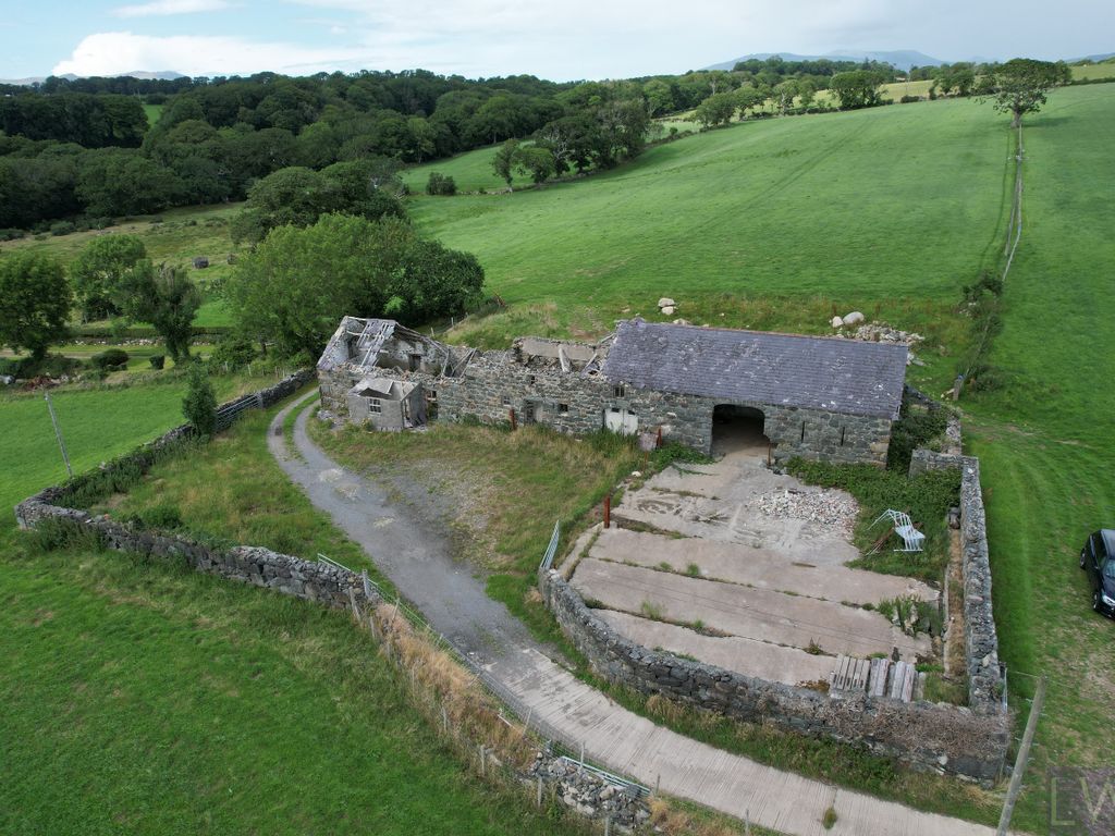 6 bed barn conversion for sale in Y Glyn Barns, Llanystumdwy, Criccieth, Gwynedd LL52, £125,000