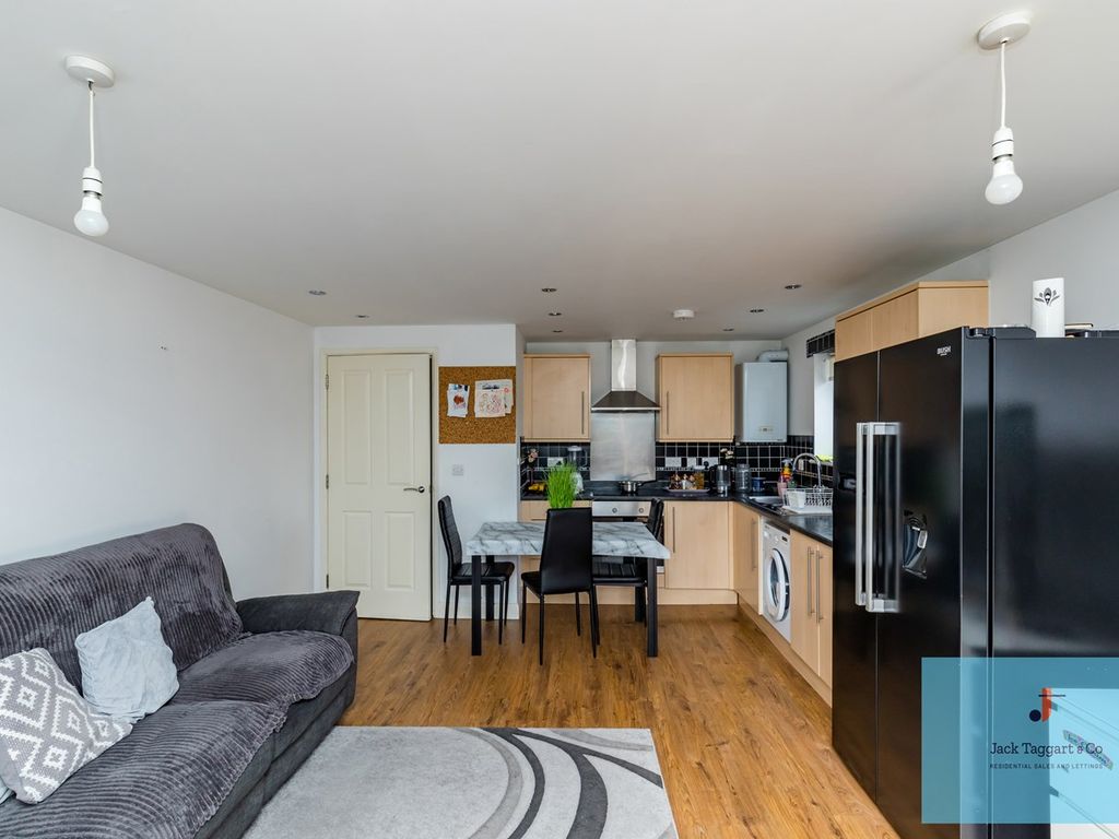 2 bed flat for sale in Mile Oak Road, Portslade, Brighton BN41, £250,000