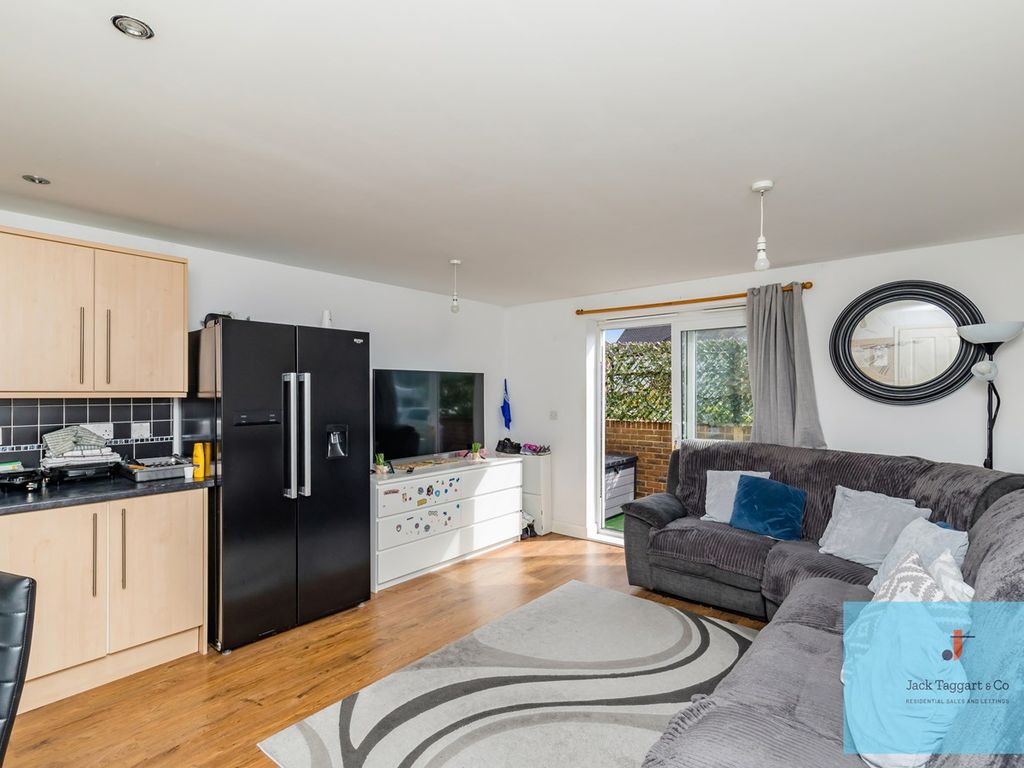 2 bed flat for sale in Mile Oak Road, Portslade, Brighton BN41, £250,000