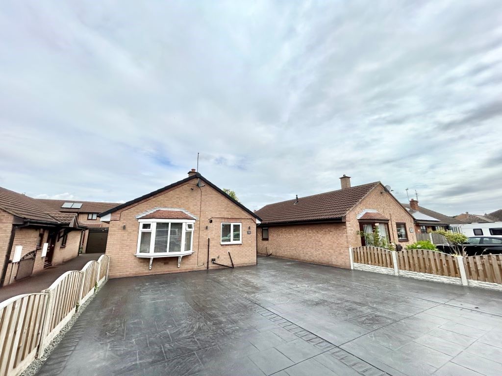 3 bed detached bungalow for sale in Summerfields Drive, Blaxton, Doncaster DN9, £240,000