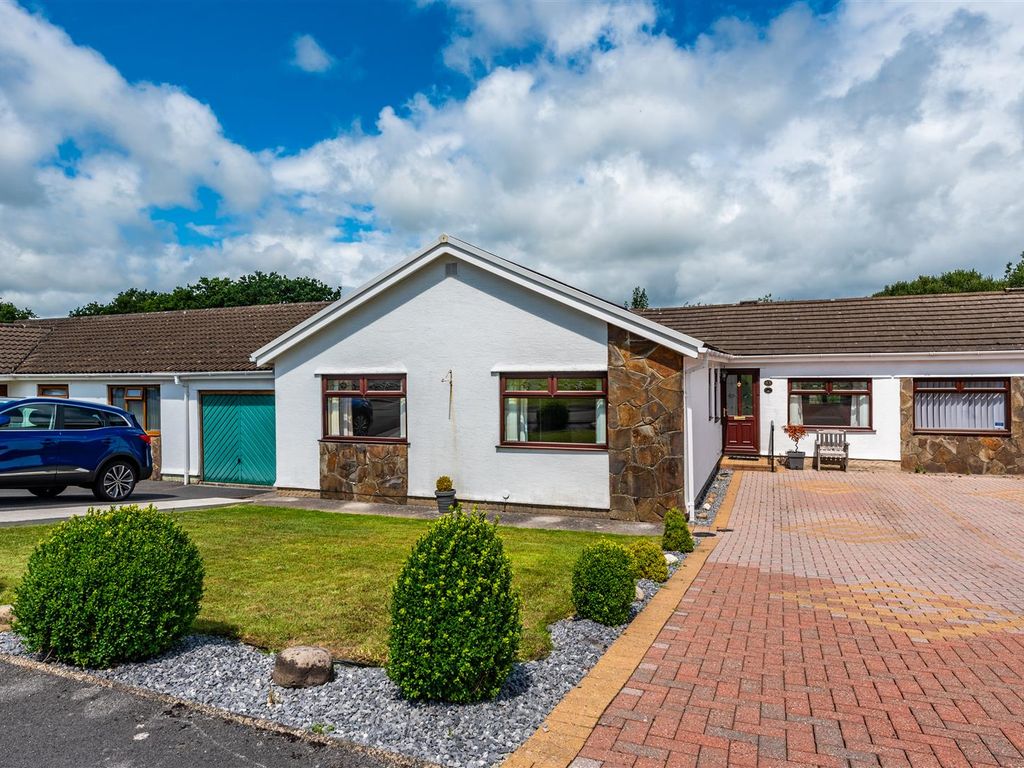 4 bed bungalow for sale in Hendre Park, Llangennech, Llanelli SA14, £250,000