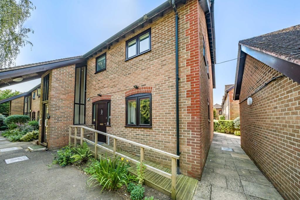 2 bed flat for sale in Marcham, Oxfordshire OX13, £130,000