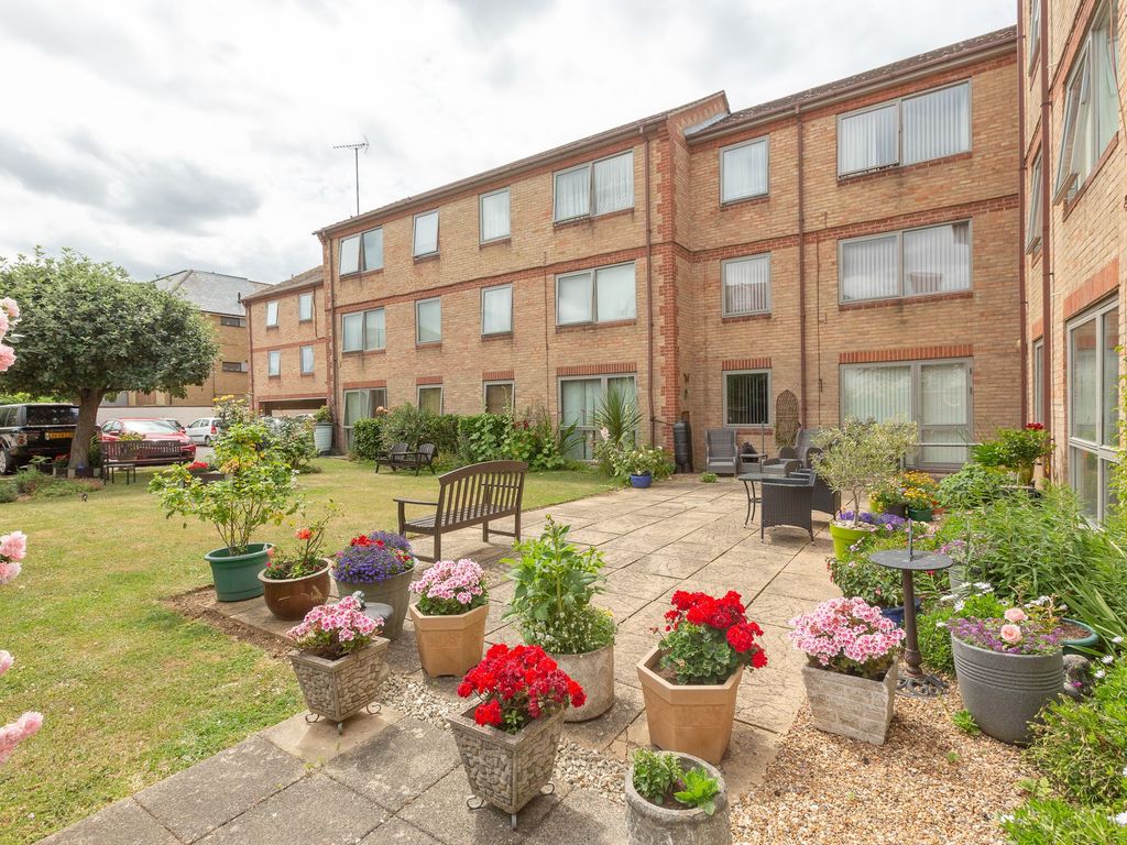 1 bed flat for sale in High Street, Cavendish Court High Street CT6, £120,000