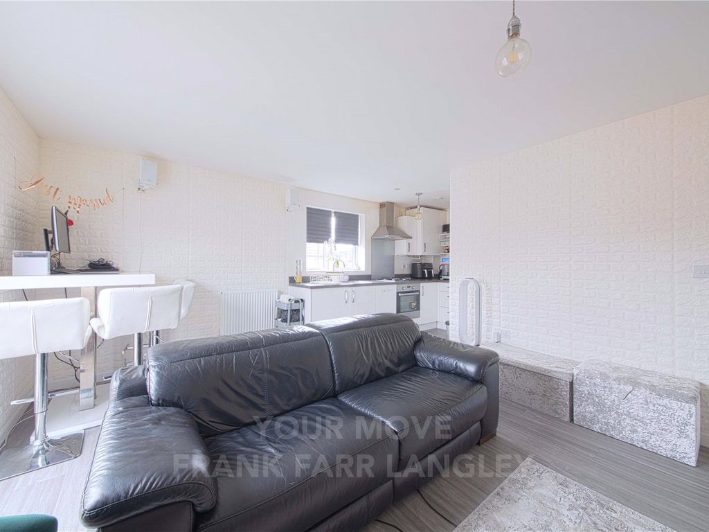 1 bed flat for sale in Kenyon Way, Langley, Berkshire SL3, £275,000