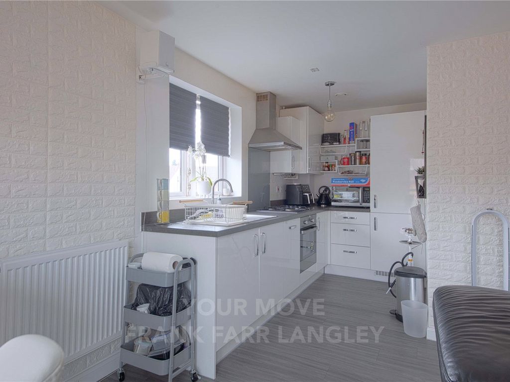 1 bed flat for sale in Kenyon Way, Langley, Berkshire SL3, £275,000