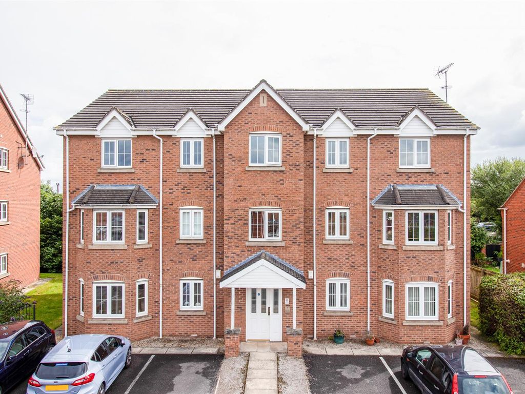 3 bed flat for sale in Lakeside Court, Normanton WF6, £115,000