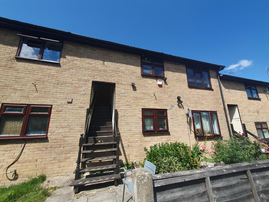 1 bed flat for sale in Kiddles, Yeovil BA21, £60,000