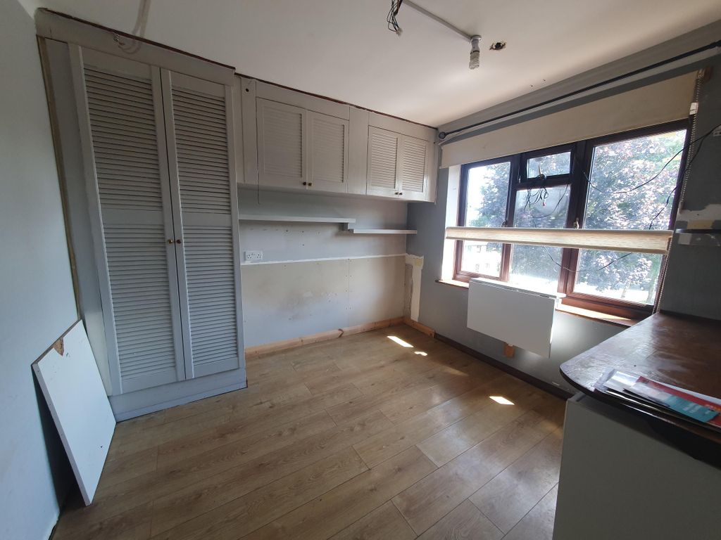 1 bed flat for sale in Kiddles, Yeovil BA21, £60,000