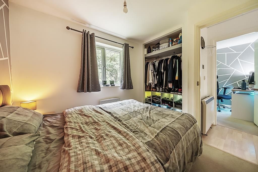 2 bed flat for sale in High Wycombe, Buckinghamshire HP13, £175,000