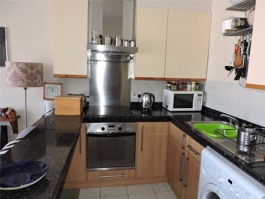 1 bed flat for sale in The Retreat, Thornton Heath CR7, £235,000