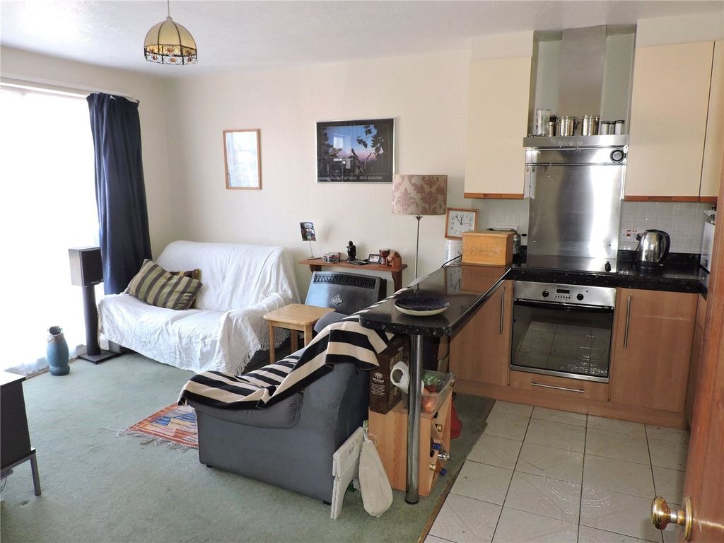 1 bed flat for sale in The Retreat, Thornton Heath CR7, £235,000