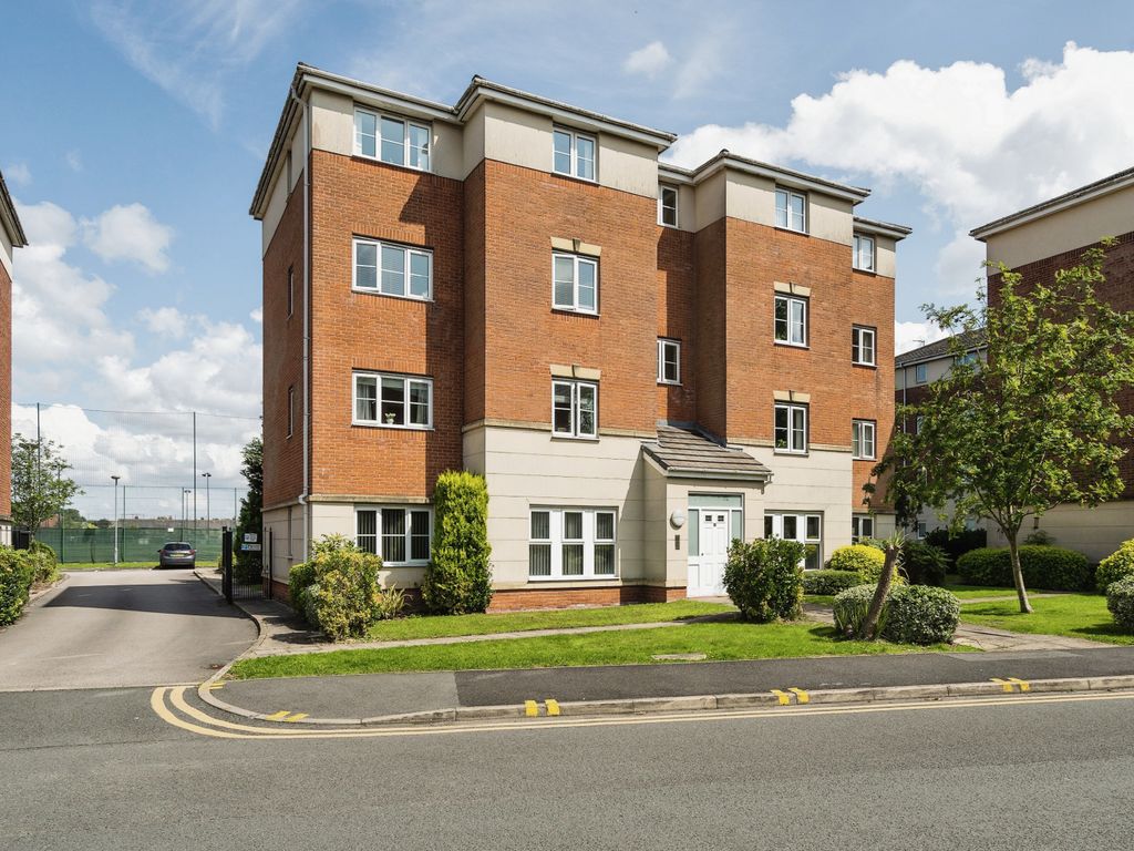 1 bed flat for sale in Ledgard Avenue, Leigh WN7, £85,000