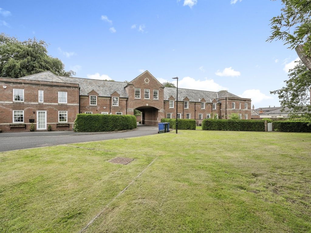 1 bed flat for sale in Pemberton Grove, Bawtry, Doncaster DN10, £165,000