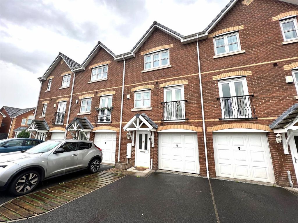 4 bed town house for sale in Chillerton Way, Wingate TS28, £135,000