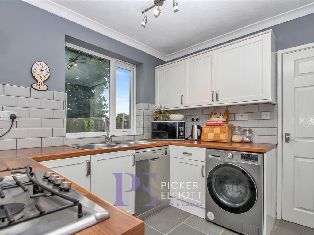 3 bed semi-detached house for sale in Swinburne Road, Hinckley LE10, £280,000