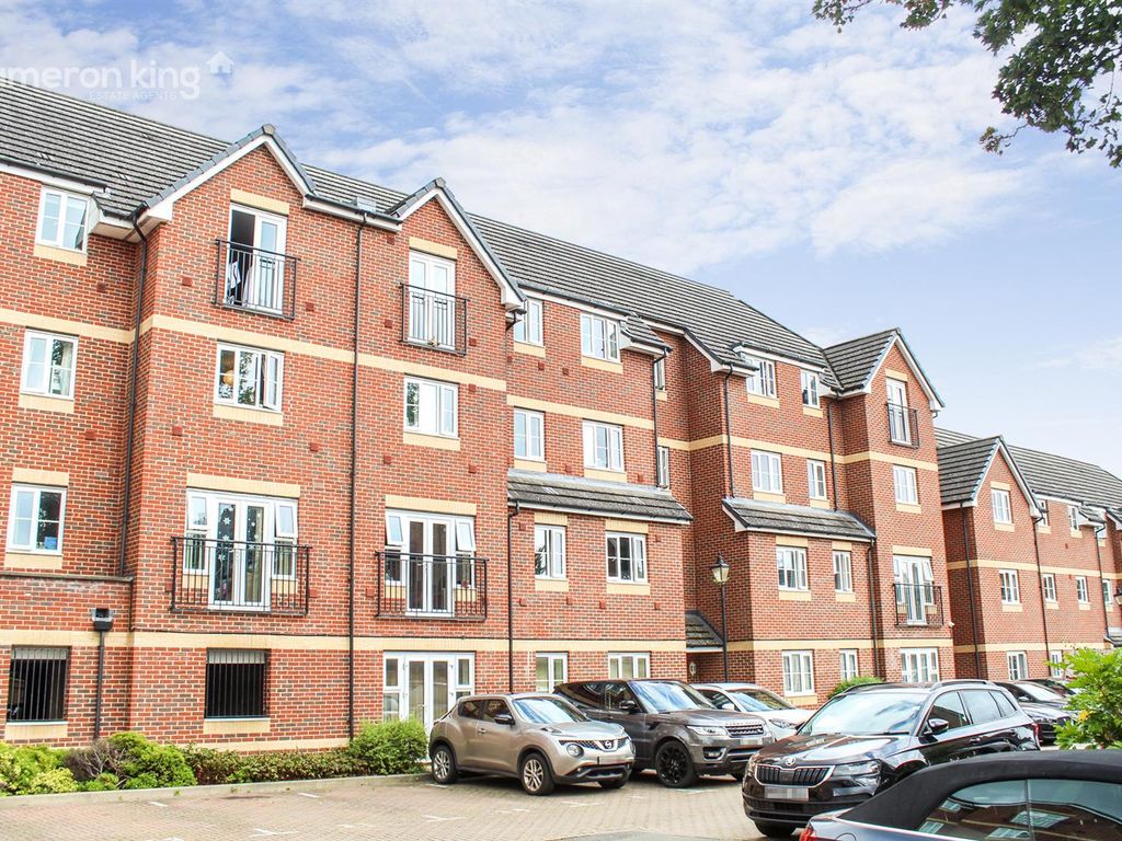2 bed flat for sale in Eaton Avenue, Slough SL1, £290,000