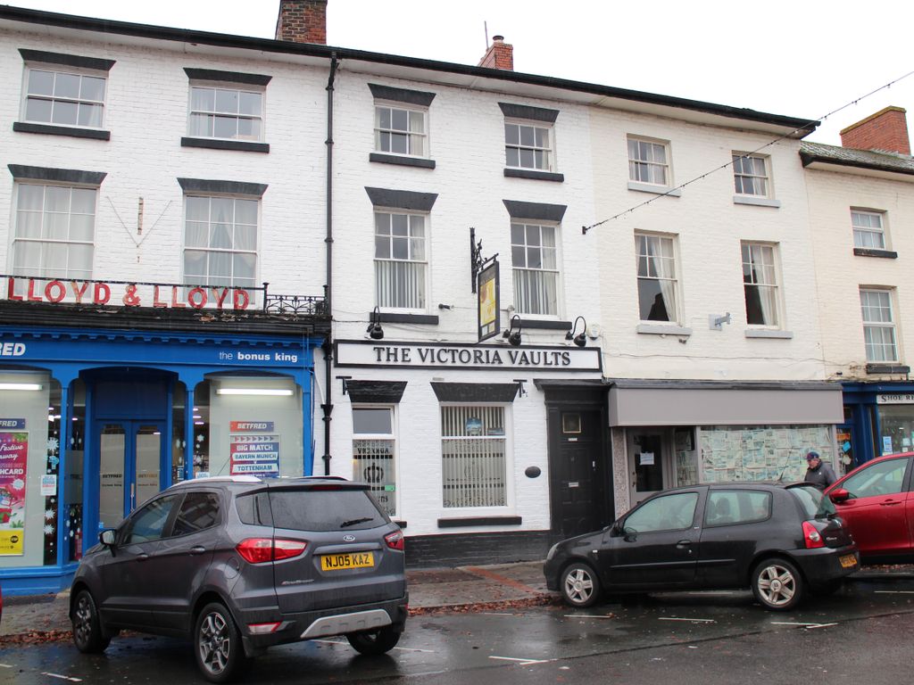 Pub/bar for sale in Broad Street, Newtown SY16, £245,000