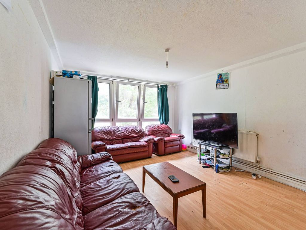 2 bed flat for sale in Rainsford House, Brixton Hill, London SW2, £260,000