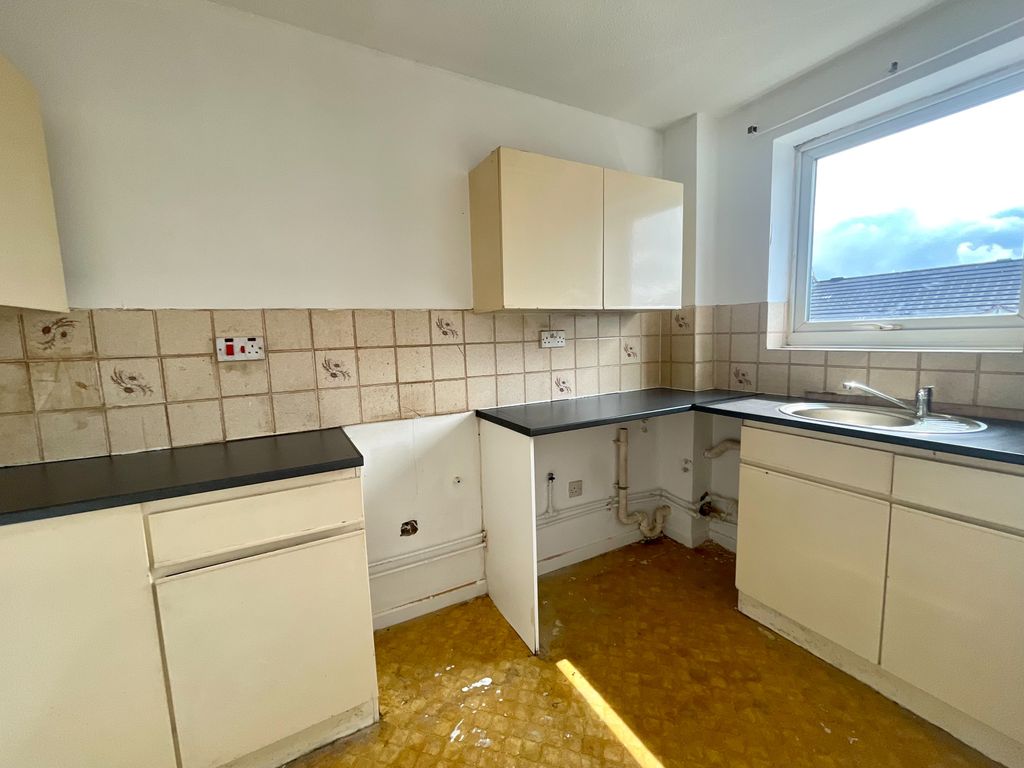 1 bed flat for sale in Phoenix Rise, Wednesbury WS10, £50,000