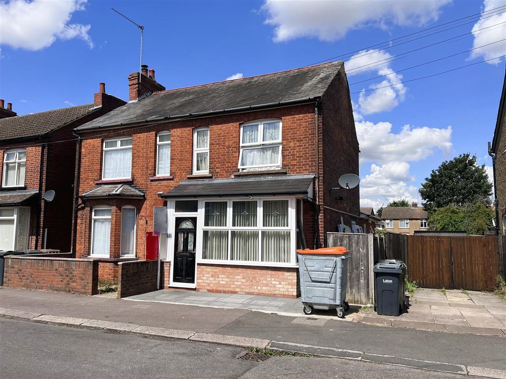 3 bed property for sale in Norton Road, Luton LU3, £325,000