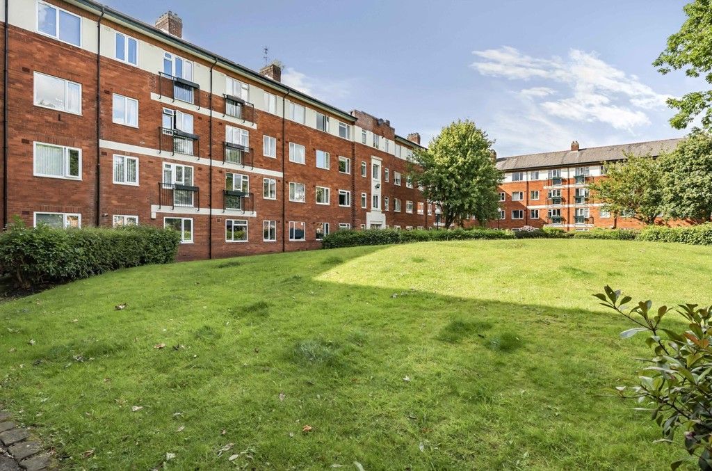 1 bed flat for sale in Eccles New Road, Salford M5, £110,000