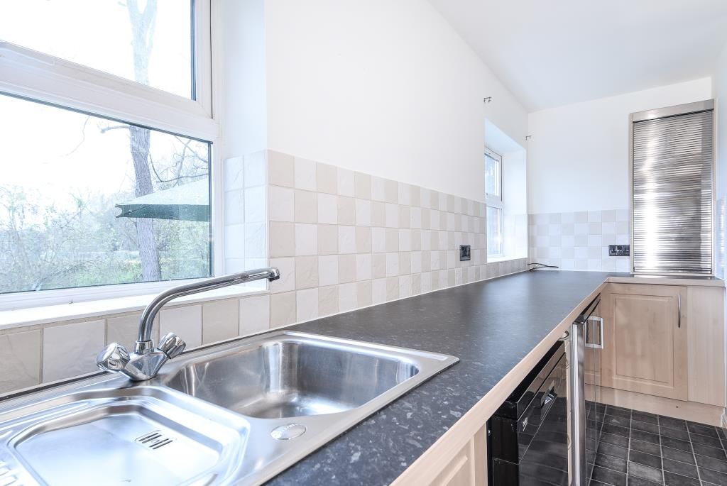 2 bed flat for sale in Maidenhead, Berkshire SL6, £260,000