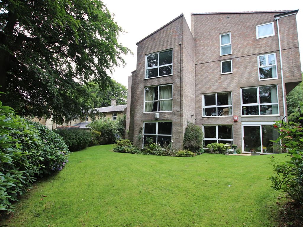 2 bed flat for sale in Peel Court, Lister Lane, Bradford BD2, £65,000