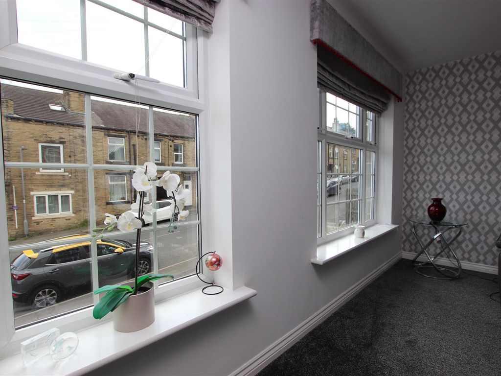 4 bed town house for sale in New Street, Idle, Bradford BD10, £230,000
