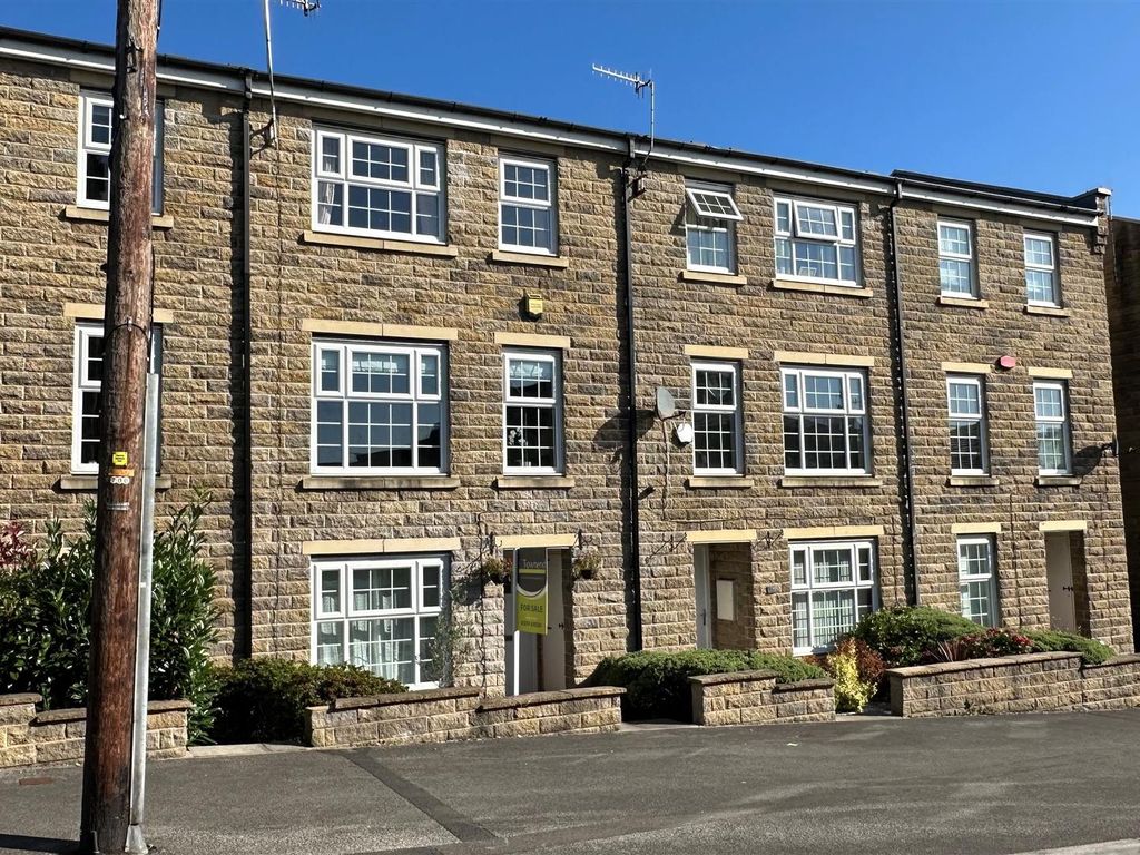 4 bed town house for sale in New Street, Idle, Bradford BD10, £230,000