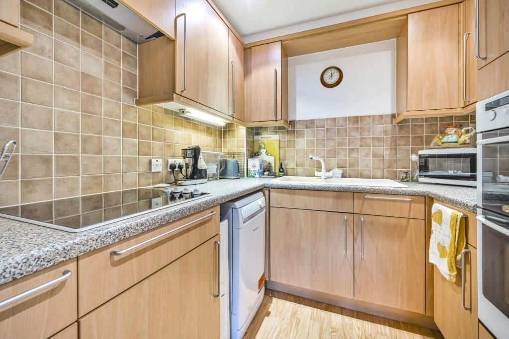 1 bed flat for sale in Camberley, Surrey GU15, £150,000