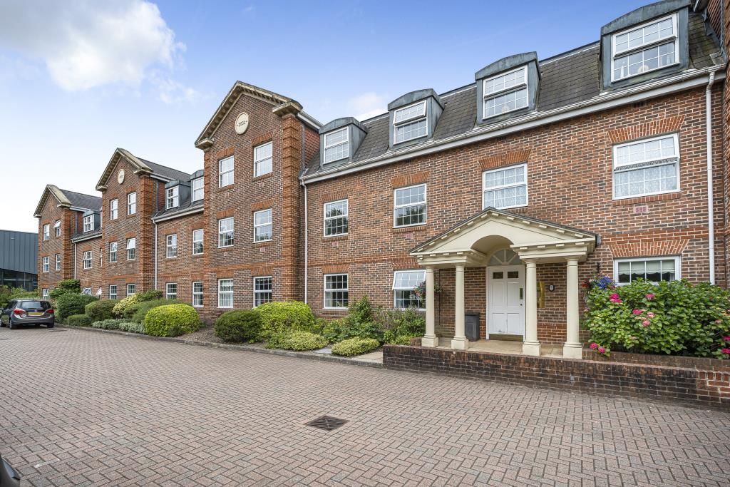 1 bed flat for sale in Camberley, Surrey GU15, £150,000