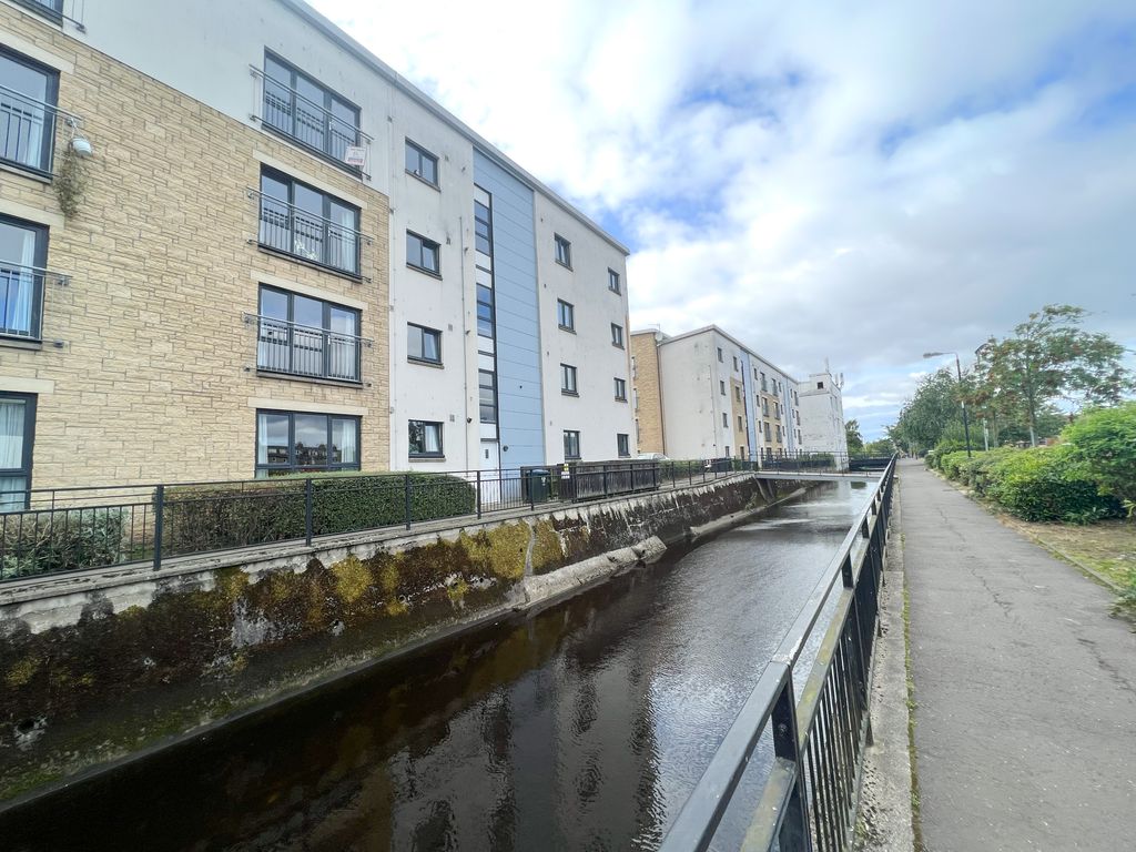 2 bed flat for sale in Monart Road, Perth PH1, £130,000