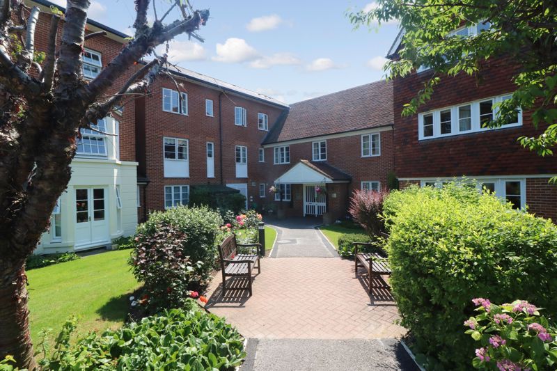 2 bed flat for sale in Barton Mill Court, Canterbury CT2, £170,000