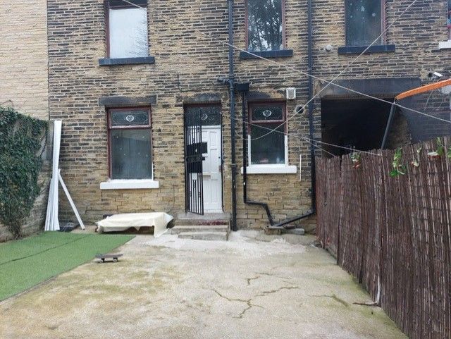2 bed terraced house for sale in Grantham Road, Bradford BD7, £78,000