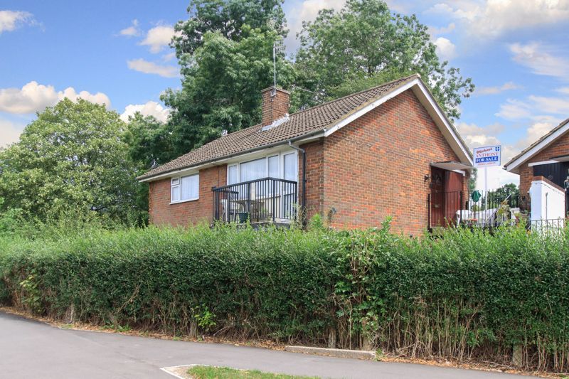 2 bed flat for sale in Widmore Drive, Hemel Hempstead Industrial Estate, Hemel Hempstead HP2, £230,000