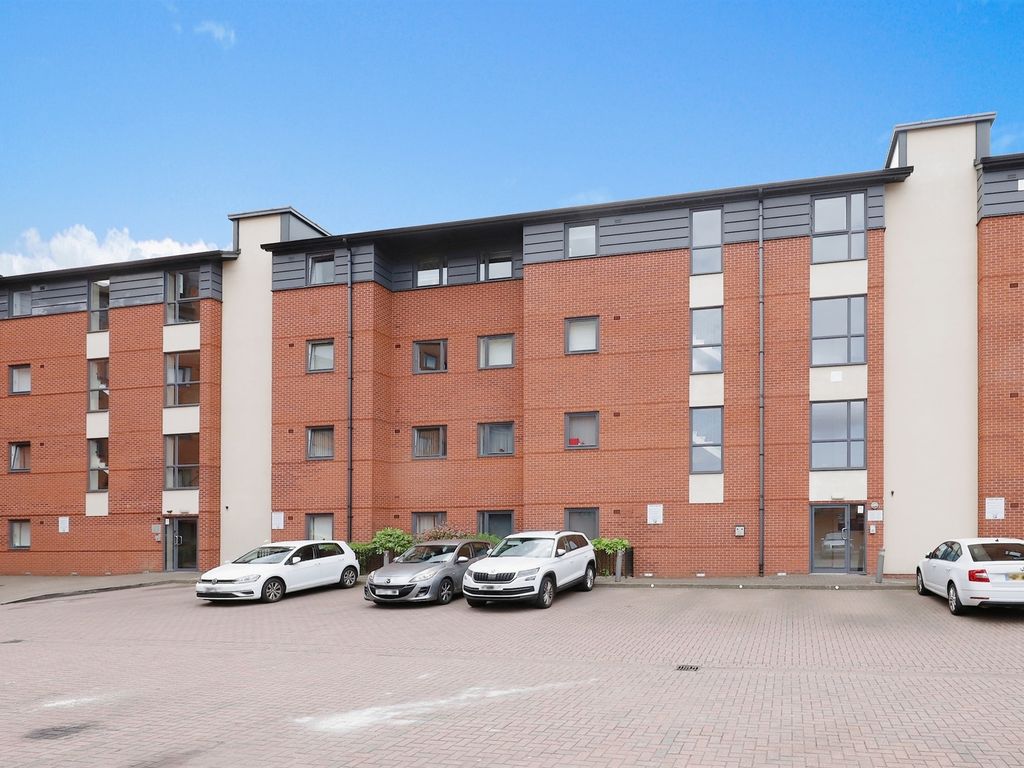 2 bed flat for sale in Broad Gauge Way, City Centre, Wolverhampton WV10, £125,000