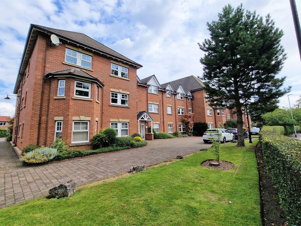 2 bed flat for sale in Wellington Road, Timperley, Altrincham WA15, £250,000