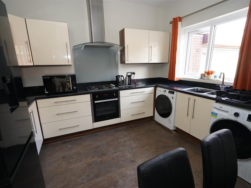3 bed end terrace house for sale in Victoria Grove, Bolton BL1, £145,000