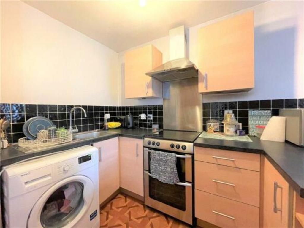 2 bed flat for sale in Marchside Close, Hounslow TW5, £270,000